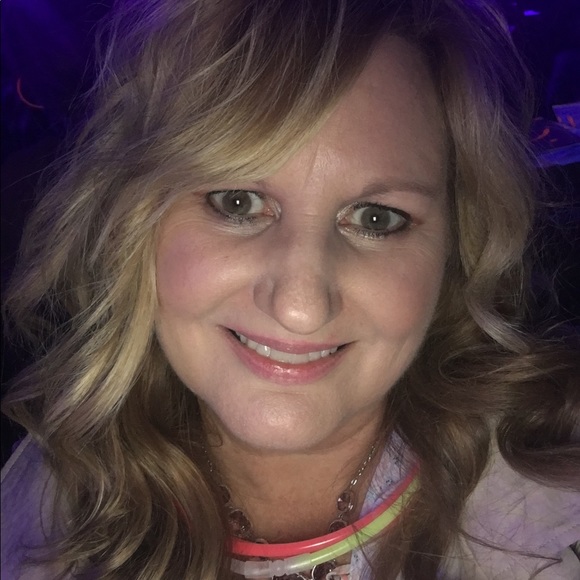 Meet your Posher, Jeannie - Picture 4 of 4